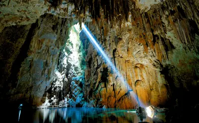 Rapel e Flutuação no Abismo Anhumas: Uma Experiência Extraordinária em Bonito, MS